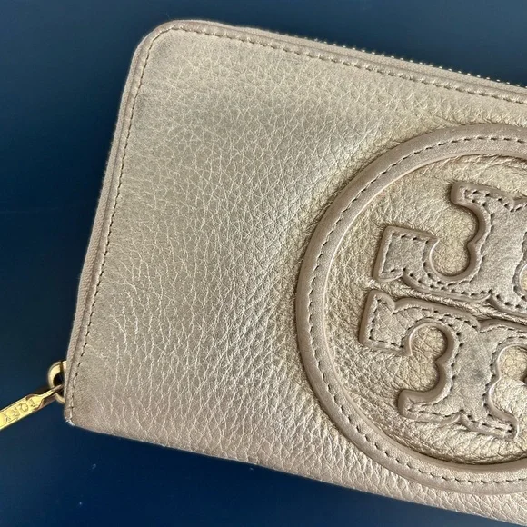 Tory Burch Continental Zip Metallic Gold Wallet - Picture 4 of 7